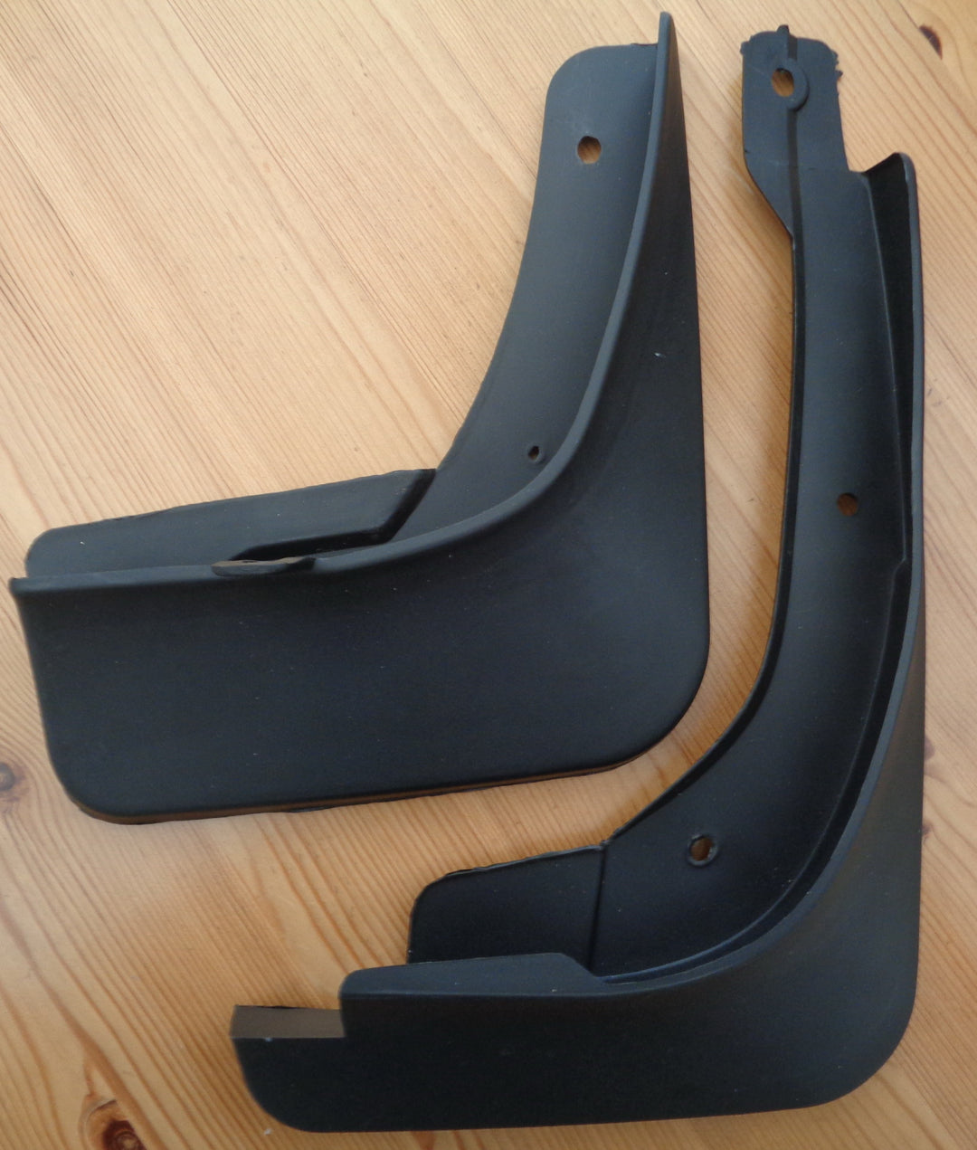 MG HS GENUINE SET OF 4 MUDFLAPS SPECIFICALLY FOR 2025 MODELS (UNIQUE TO US)
